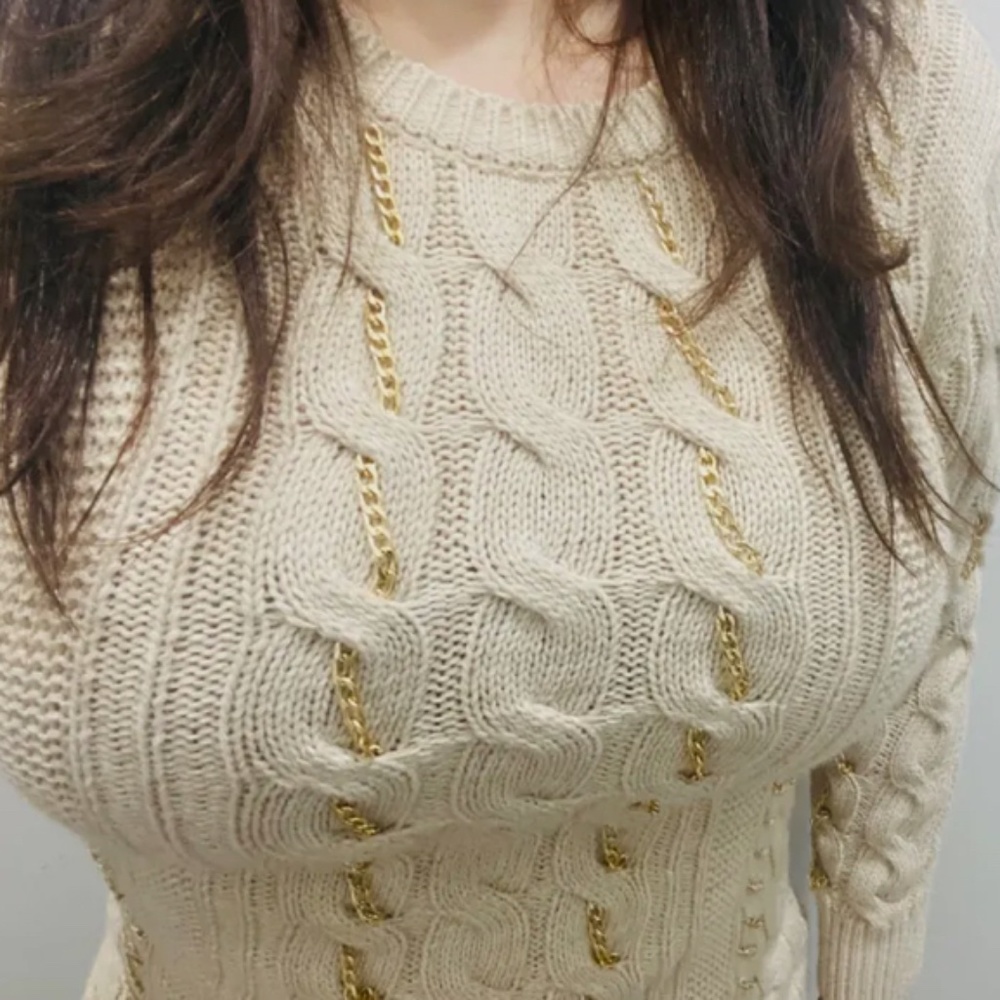 NWOT Nice Istanbul Cabel Knit Sweater W/Gold Chain (Sz M/L)